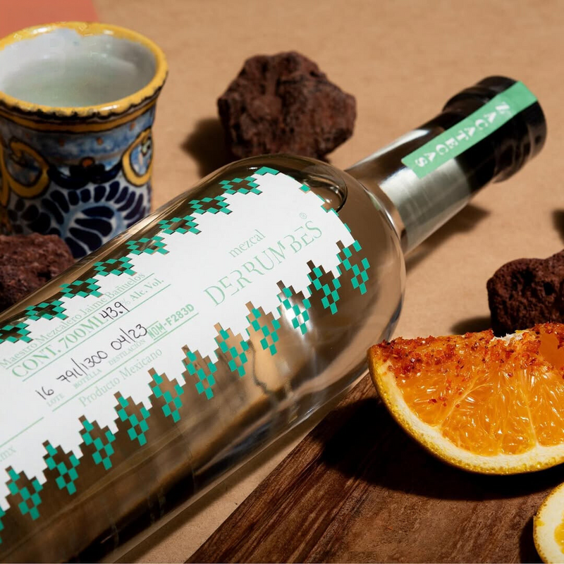 Derrumbes Zacatecas mezcal 45,7% bevat warme geuren van onder andere kaneel en chocolade vinden we terug op de neus.