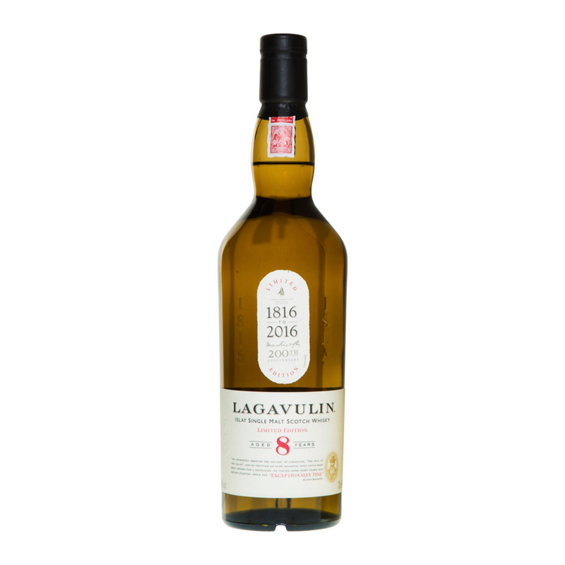 Whisky Lagavulin 8Y is een Schotse malt whisky met op de tong smaken van munt en donkere chocolade.