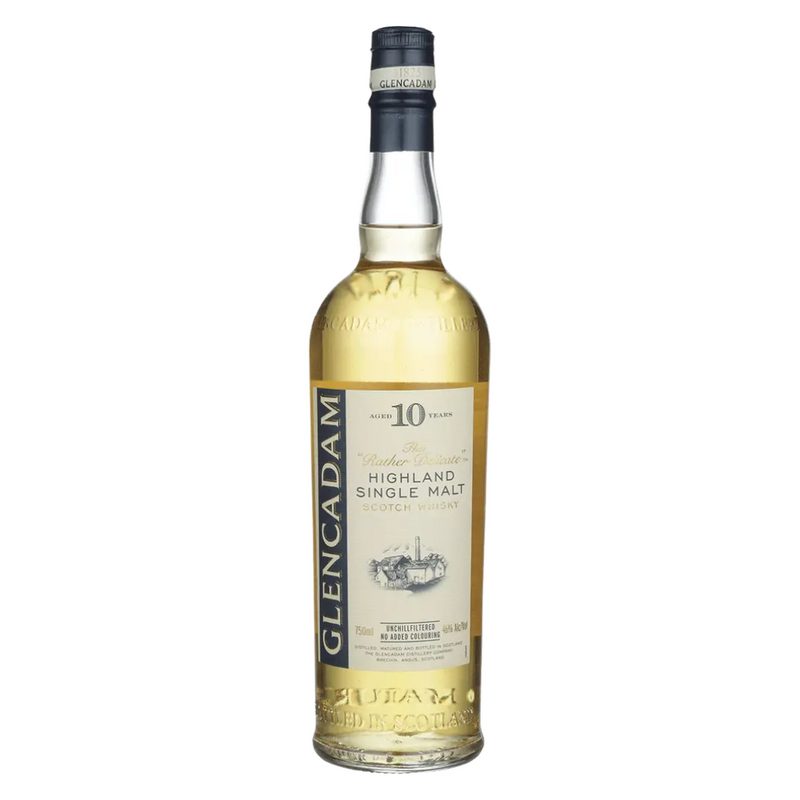 Whisky Glencadam 10Y Highland Single Malt uit Schotland bevat aroma's van fris gras en citrustonen, met subtiele hints van kruidig eikenhout.
