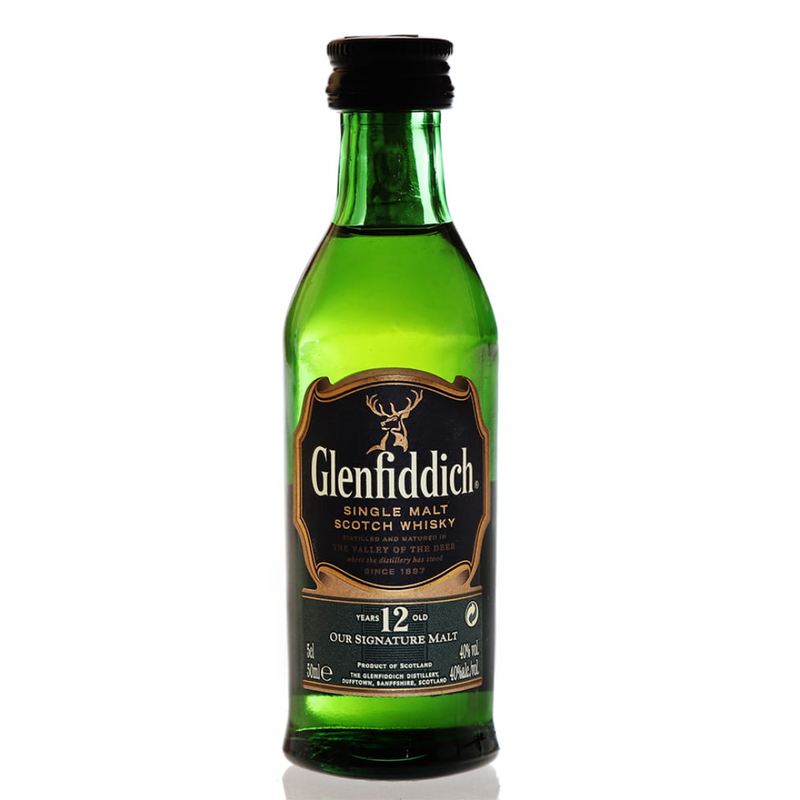 Whisky Glenfiddich 12Y 0,05L is de perfecte voormaat om mee te nemen en bevat smaken van turfrook en butterscotch.