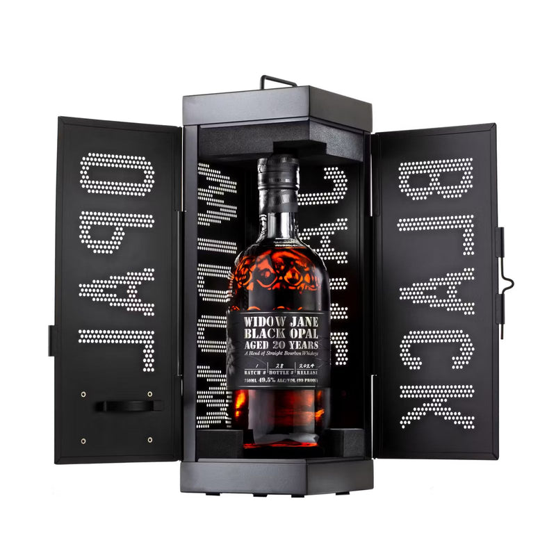 Widow Jane Black Opal 2024 in luxe metalen giftbox met fluweelachtige binnenkant en limited edition details.