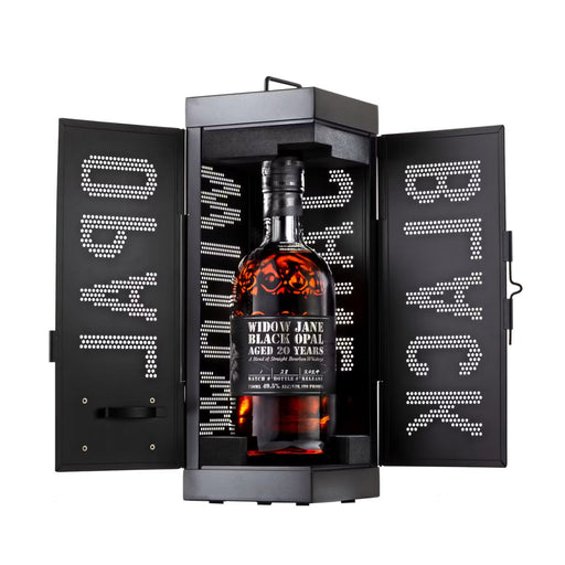 Widow Jane Black Opal 2024 in luxe metalen giftbox met fluweelachtige binnenkant en limited edition details.