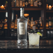 Fluere Smoked Agave met barachtergrond en cocktail