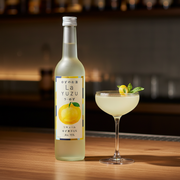 La Yuzu likeur productfoto met cocktail