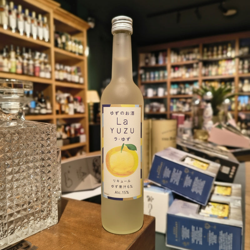 Je kunt nu Likeur La Yuzu kopen in onze slijterij in Amsterdam West of hier online bestellen  