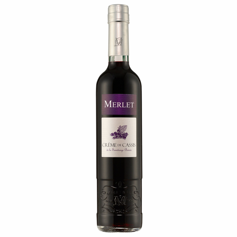 De Merlet Crème de Cassis Likeur is een Franse bessenlikeur met een dieppaarse kleur en een heerlijke geur van rijpe zwarte bessen.