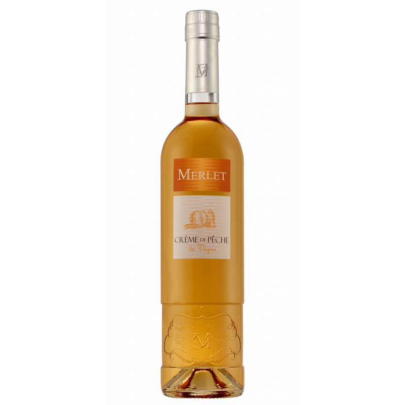 De likeur Merlet Crème de Pêche de Vigne is een Franse perzikenlikeur met een heldere gouden amberkleur, ongelooflijk levendige perzik- en honingaroma’s en een rijke, zijdezachte en eindeloze afdronk.