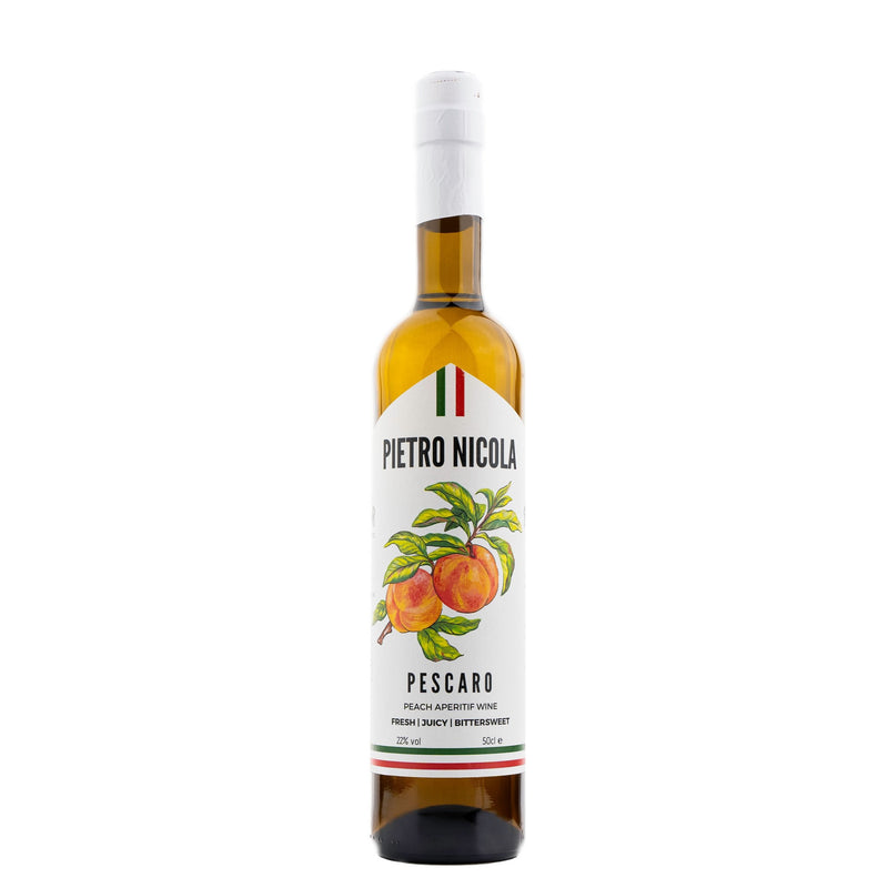 Aperitief Pietro Nicola Pescaro is gearomatiseerd met acht kruiden, specerijen, citrusvruchten, bloemen en twee bittere plantaardige ingrediënten.