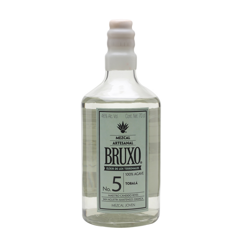 Mezcal Bruxo 5 Tobalá heeft een tropische, fruitige smaak met wat rokerige tonen op de achtergrond. 