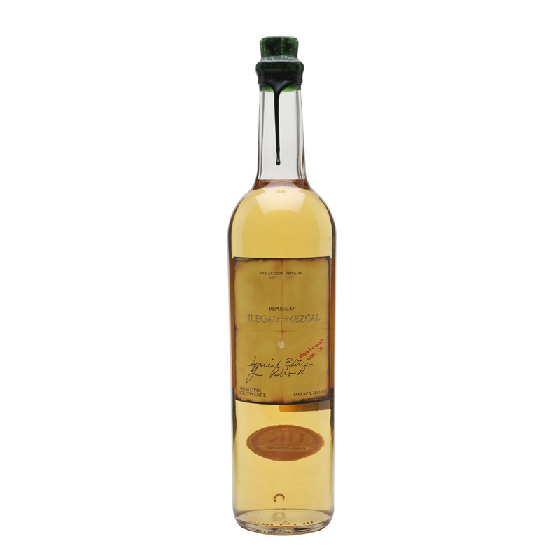 Je kunt nu Mezcal Ilegal Reposado 0,7 L kopen in onze slijterij in Amsterdam West of hier online bestellen  