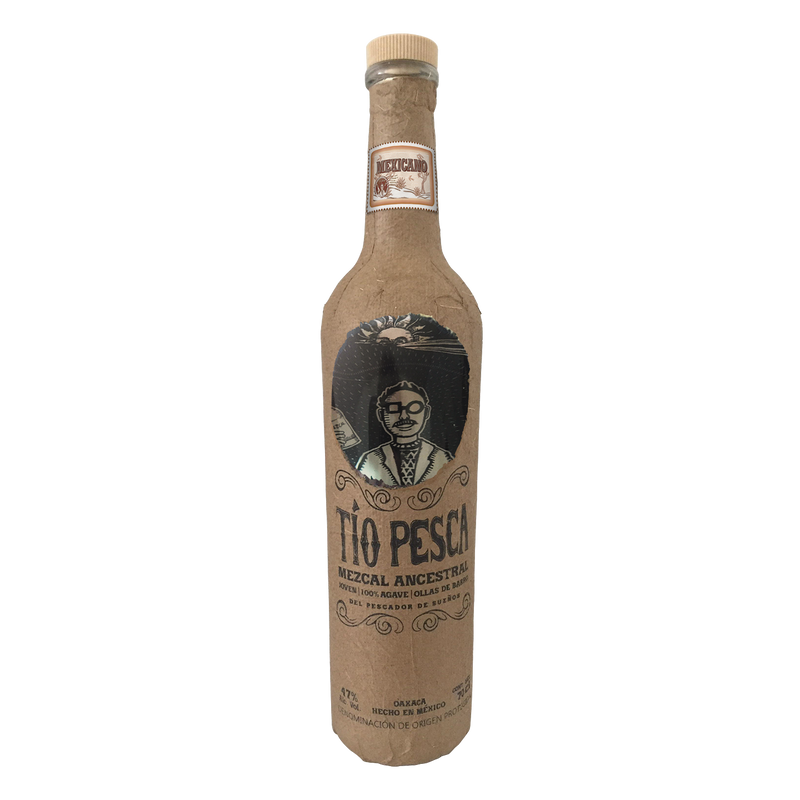 Mezcal Tio Pesca Mexicano 47% uit Sola de Vega bevat aardse tonen gebalanceerd met frisse aroma’s van limoen en munt.