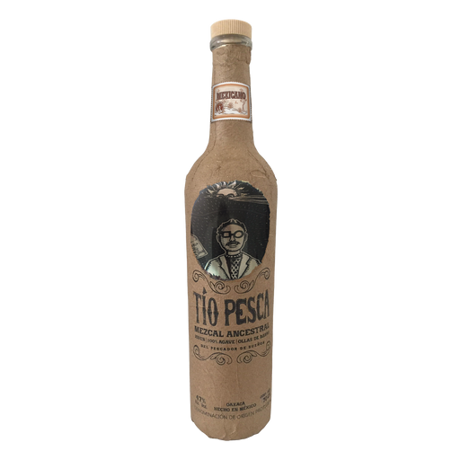 Mezcal Tio Pesca Mexicano 47% uit Sola de Vega bevat aardse tonen gebalanceerd met frisse aroma’s van limoen en munt.
