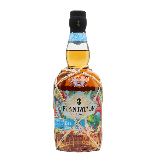 Rum Plantation Isle of Fiji wordt gemaakt met suikerriet uit Fiji en resulteert tot een smaakpalet met banaan, appel en kokosnoot.