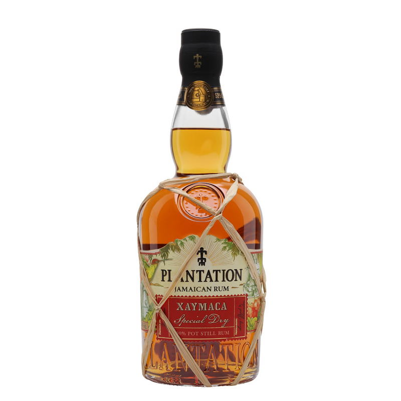 Rum Plantation Xaymaca Special Dry is een rokerige drank geproduceerd in Jamaica met smaken van geflambeerde ananas en rijpe bananen.