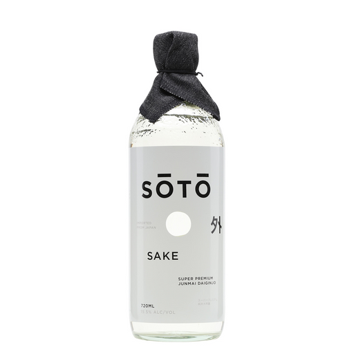 Sake Soto Junmai Daiginjo 720ml is een sake uit Japan en smaakt fris en zuiver met een hint van citroenschil.