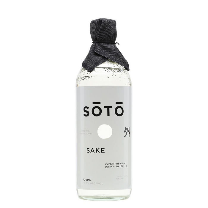 Sake Soto Junmai Daiginjo 720ml is een sake uit Japan en smaakt fris en zuiver met een hint van citroenschil.
