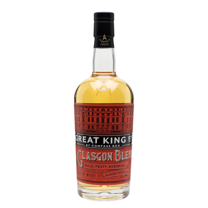 Whisky Compass Box Great King Street Glasgow Blend is een drank met tonen van peer, toffeepudding en rook op de mond.