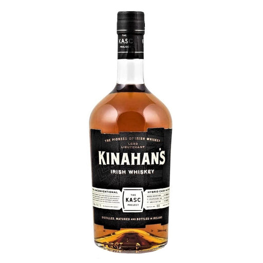Kinahan's Kasc Whiskey wordt gerijpt op hybride vaten die bestaan uit 5 verschillende houtsoorten. 